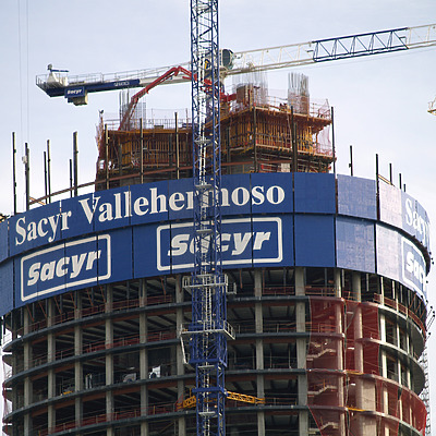 Torre Sacyr Vallehermoso by Cesar Serrano