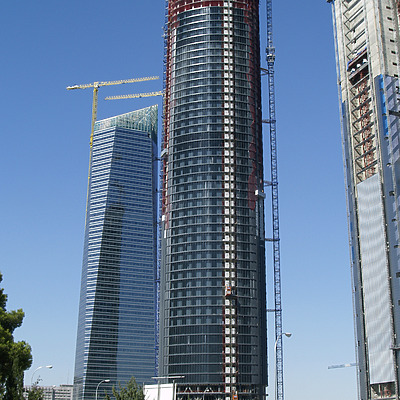 Torre Sacyr Vallehermoso by Cesar Serrano