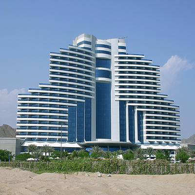 Le Meridien Al Aqah Beach Resort by Michiel van Dijk