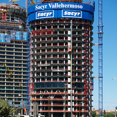 Torre Sacyr Vallehermoso by Cesar Serrano
