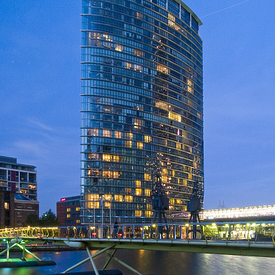 No.1 West India Quay by Cesar Serrano