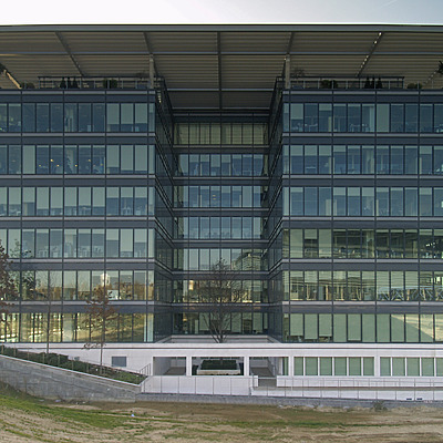 Edificio Portico by Cesar Serrano