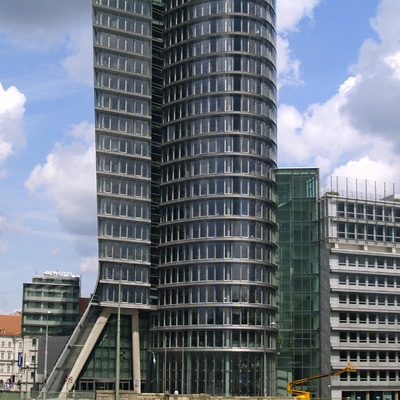 Uniqa Tower by Cesar Serrano