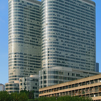 Coeur Défense by Cesar Serrano
