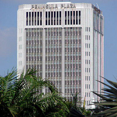 Peninsula Plaza by Horst Kiechle