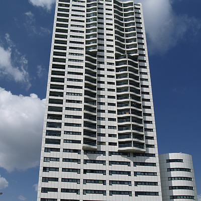 Hochhaus Neue Donau by Cesar Serrano