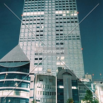 KDDI Building by Andrew Stewart