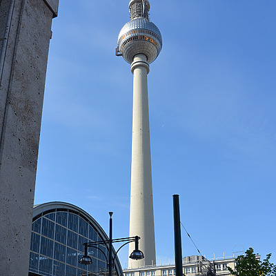 Berliner Fernsehturm by John W. Cahill