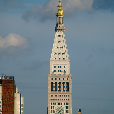 Metropolitan Life Tower by Cesar Serrano