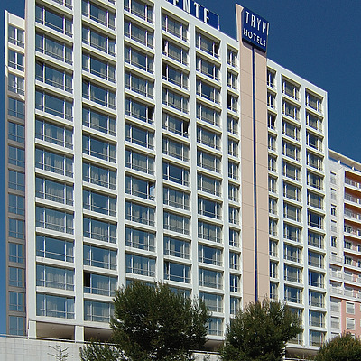 Hotel Tryp Oriente by David Guija