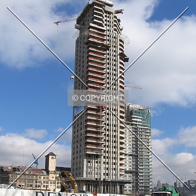 Torre Renoir 1 by Maximiliano Buono