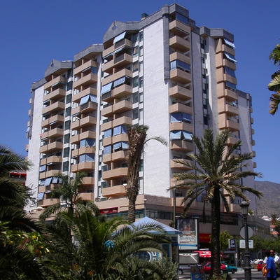 Edificio Parquesol by Cesar Serrano
