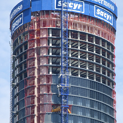 Torre Sacyr Vallehermoso by Cesar Serrano