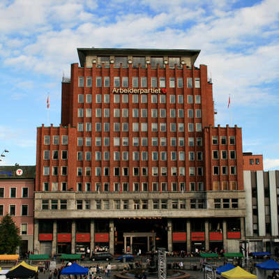 Folketeaterbygningen by Kjetil Balog