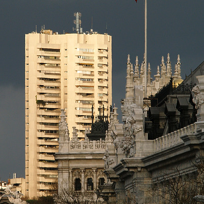 Torre de Valencia by Cesar Serrano