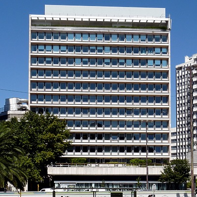Avenida Engenheiro Duarte Pacheco, 26 by Robin Spetz