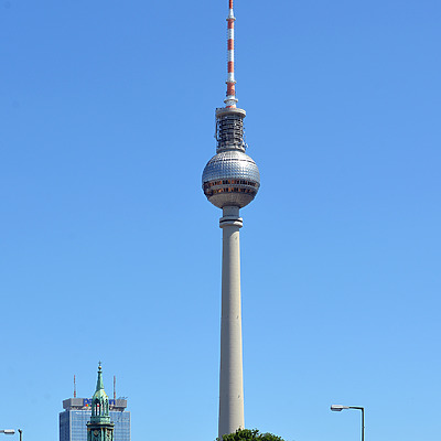 Berliner Fernsehturm by John W. Cahill