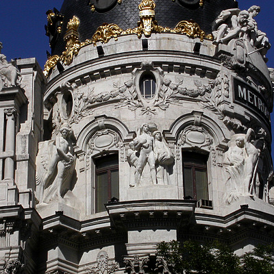 Edificio Metropolis by Cesar Serrano