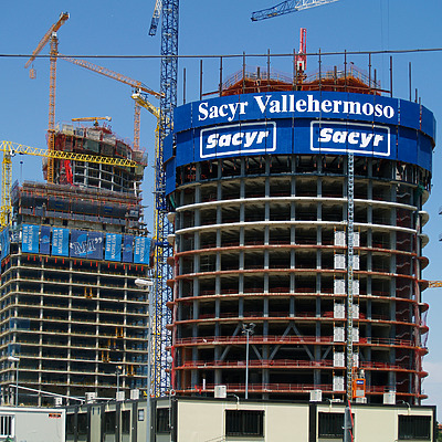 Torre Sacyr Vallehermoso by Cesar Serrano