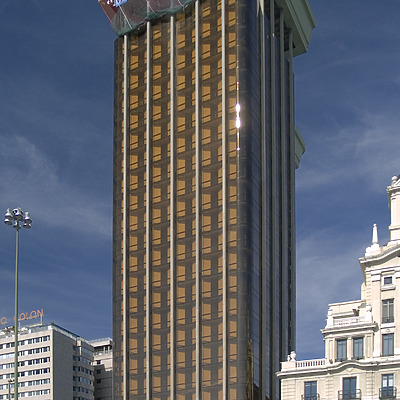 Torre Colón by Cesar Serrano