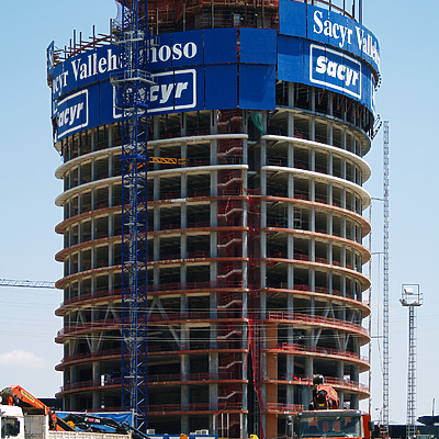 Torre Sacyr Vallehermoso by Cesar Serrano
