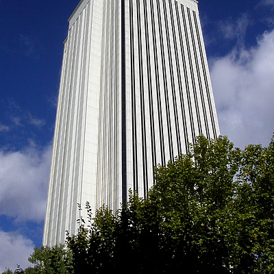 Torre Picasso by Cesar Serrano
