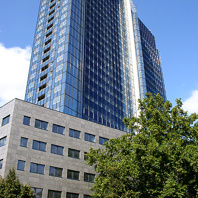 Büro Center Nibelungenplatz by Daniel Kieckhefer