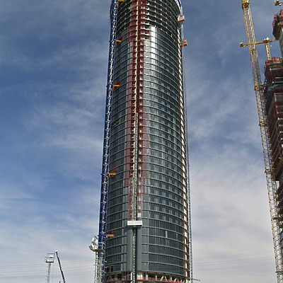 Torre Sacyr Vallehermoso by Cesar Serrano
