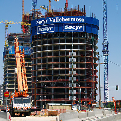 Torre Sacyr Vallehermoso by Cesar Serrano