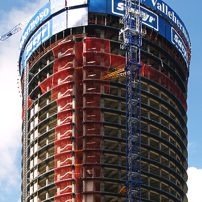 Torre Sacyr Vallehermoso by Cesar Serrano