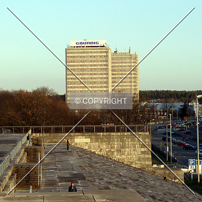 Grundig Hochhaus I by Chris Patriarca