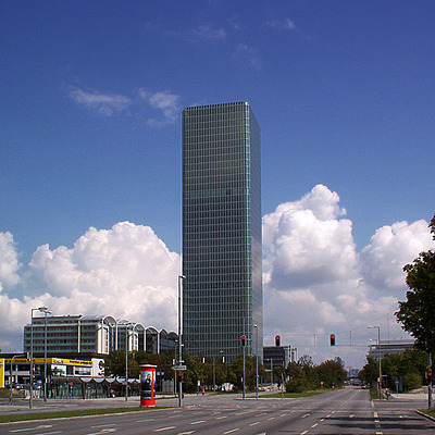 Hochhaus Uptown München by Pavel Toczynski