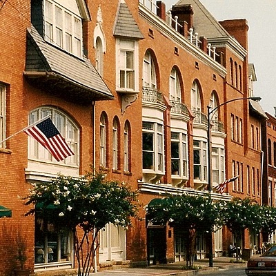 Windsor Hotel by Rodney Gunn