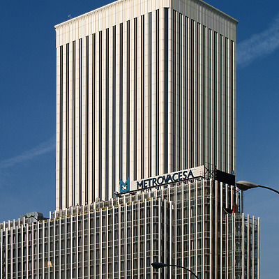 Torre Picasso by Cesar Serrano