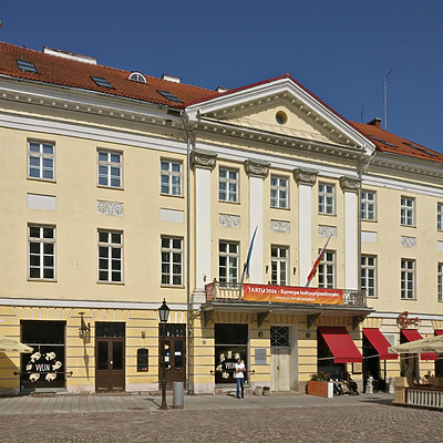 Raekoja plats 12 by Huopa