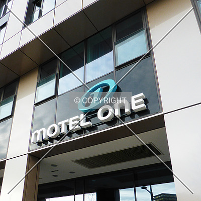 Motel One Hauptbahnhof by Nephilim