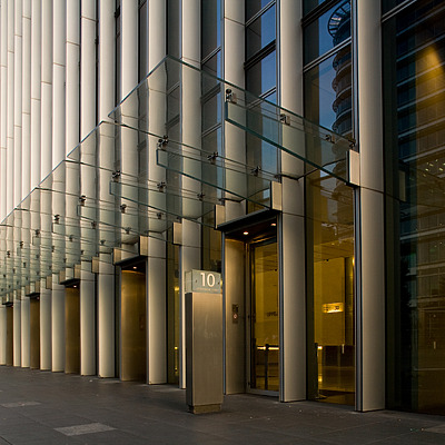 10 Upper Bank Street by Pavel Toczynski