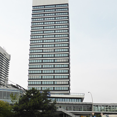 Mundsburg Office Tower by Der Hamburger