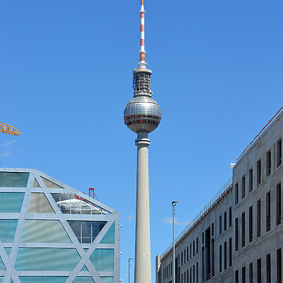 Berliner Fernsehturm by John W. Cahill