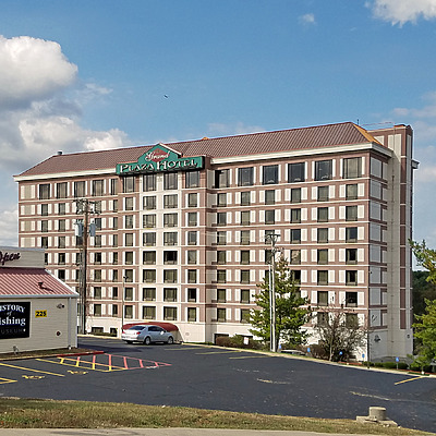 Branson Grand Plaza Hotel by Ryan Hildebrand