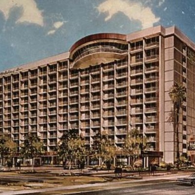 Crowne Plaza Ventura Beach by Curt Teich & Co.