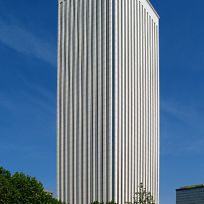 Torre Picasso by Cesar Serrano