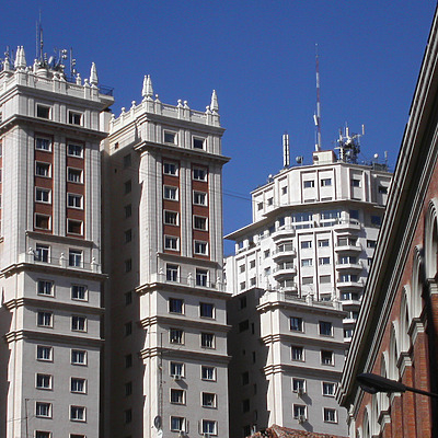 Edificio España by Cesar Serrano