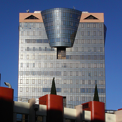 Torre Amoreiras II by Cesar Serrano