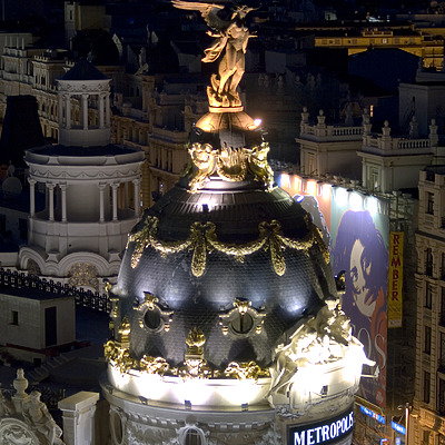 Edificio Metropolis by Cesar Serrano