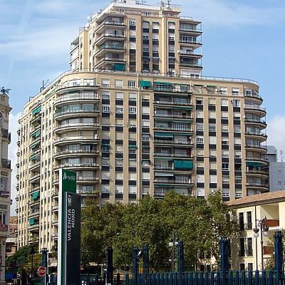 Edificio Garcerán by Robin Spetz