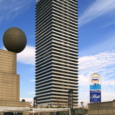 Torre Mapfre by Cesar Serrano