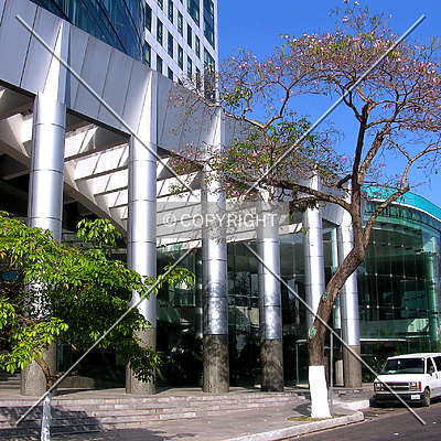 Torre Empresarial by Luis Ibáñez