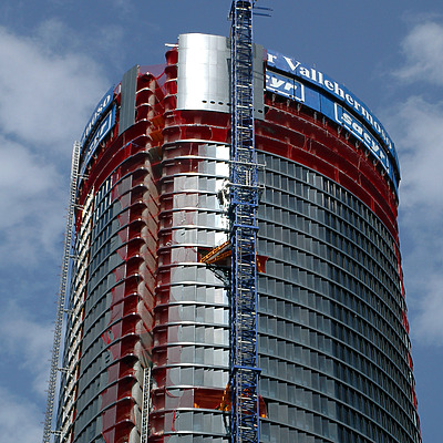 Torre Sacyr Vallehermoso by John Bek