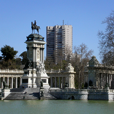 Torre de Valencia by Cesar Serrano
